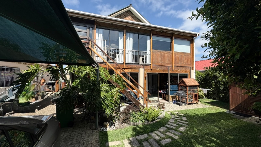 5 Bedroom Property for Sale in Voelklip Western Cape